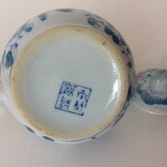 Vintage Chinese hand pa Porcelain teapot small handled marked eb - Picture 3 of 12